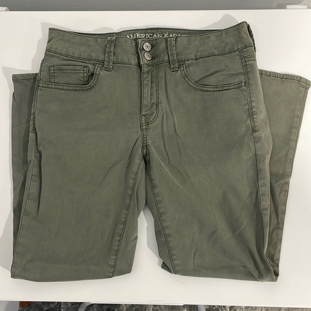 American Eagle size 8 regular. Khaki green skinny crops.